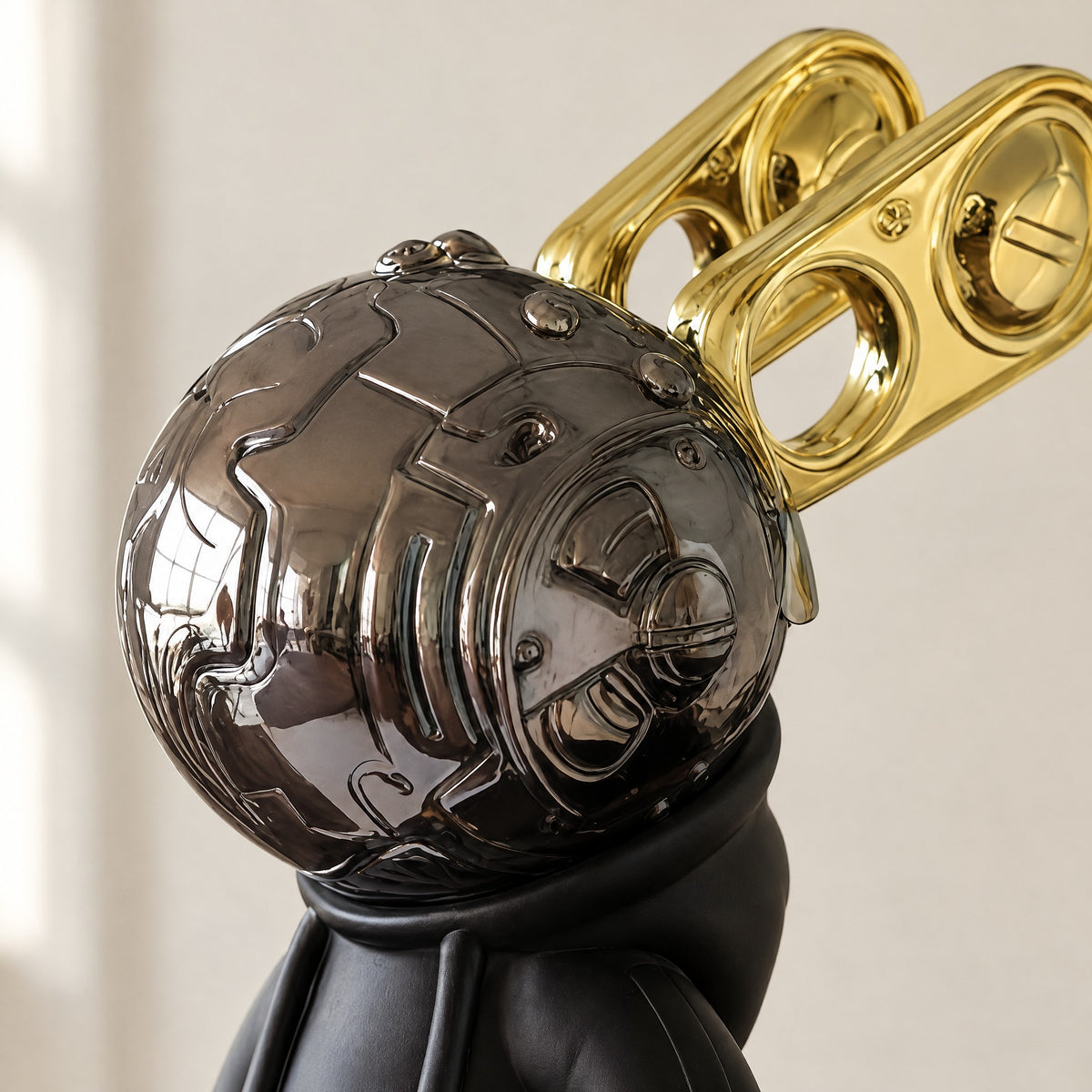 Close-up of the Techhead Wanderer's mirror-polished gunmetal helmet with panel lines and bolts, and its gold wind-up key